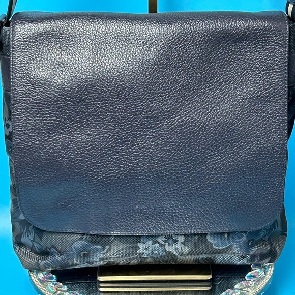 Coach Other - Coach Charles Blue Floral Hawaiian Messenger Bag Approx. 13 x11x3 F59301